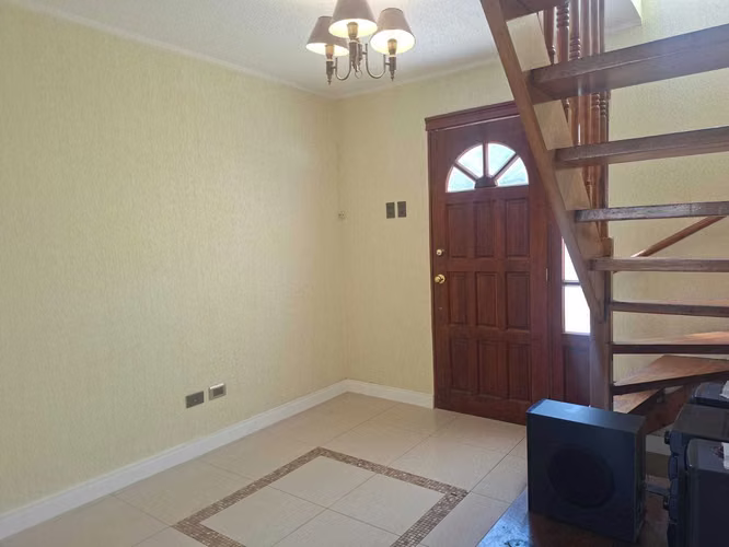 Casa en Venta, 4 dorm, 3 baños, servicio (176129)
