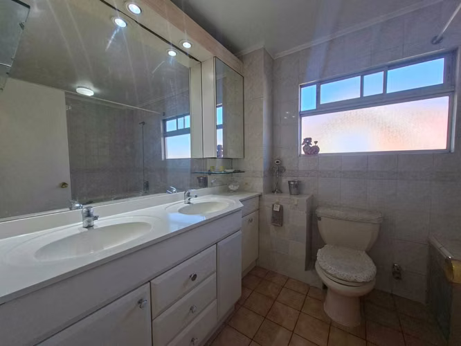Casa en Venta, 4 dorm, 3 baños, servicio (176129)