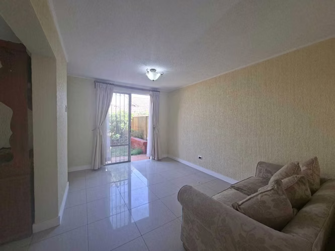 Casa en Venta, 4 dorm, 3 baños, servicio (176129)