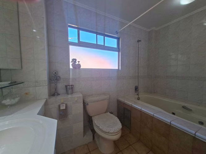 Casa en Venta, 4 dorm, 3 baños, servicio (176129)
