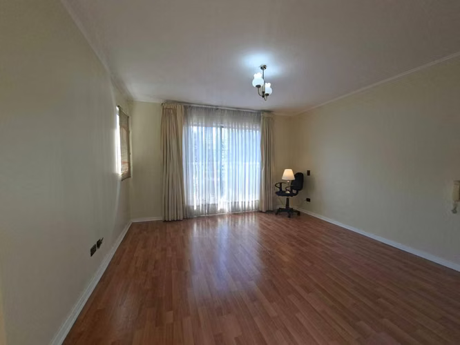 Casa en Venta, 4 dorm, 3 baños, servicio (176129)