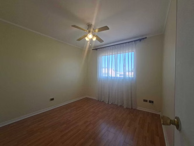 Casa en Venta, 4 dorm, 3 baños, servicio (176129)