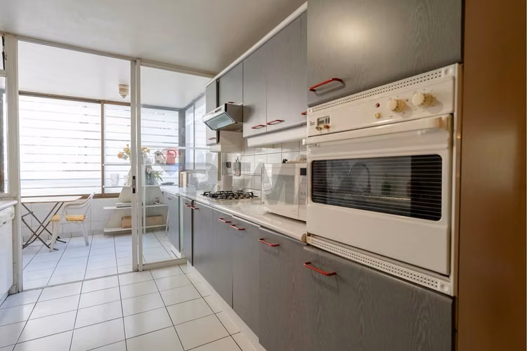 Depto. 3 dorm. + serv. 176 mts2 totales, malaga