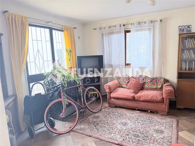 Casa en venta de 5 Dorm. en Estación Central