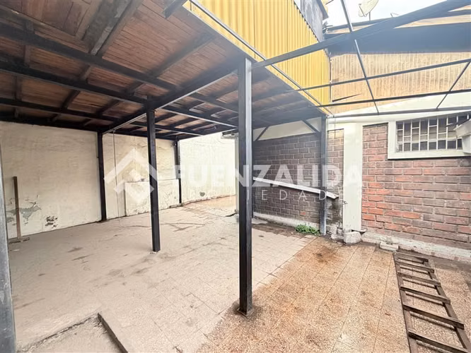 Casa en venta de 5 Dorm. en Estación Central
