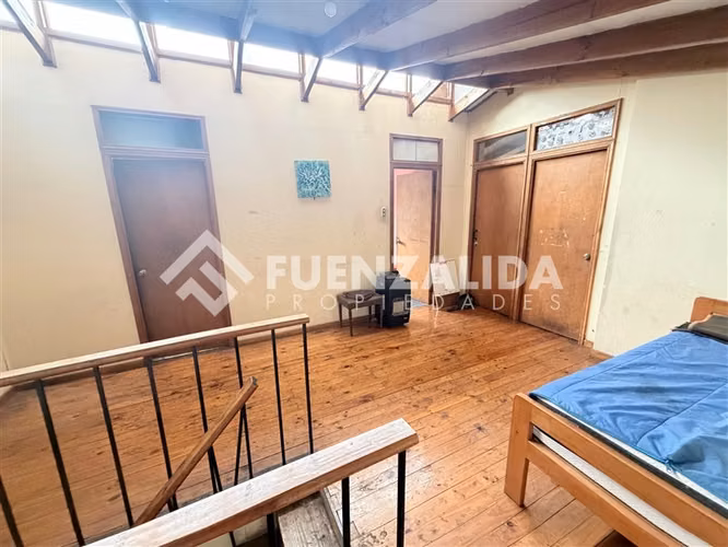 Casa en venta de 5 Dorm. en Estación Central
