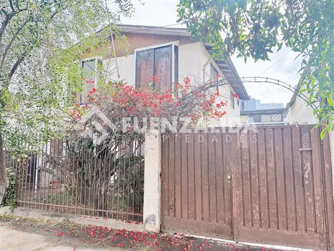 Casa en venta de 5 Dorm. en Estación Central