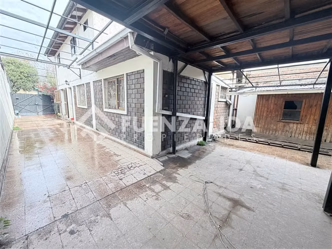 Casa en venta de 5 Dorm. en Estación Central