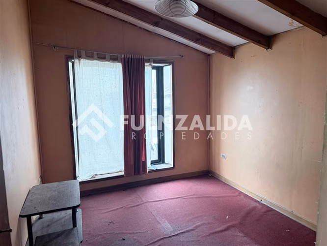 Casa en venta de 5 Dorm. en Estación Central