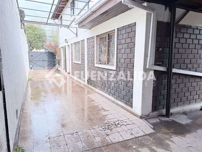 Casa en venta de 5 Dorm. en Estación Central