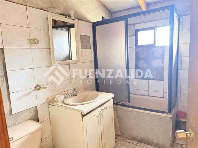 Casa en venta de 5 Dorm. en Estación Central