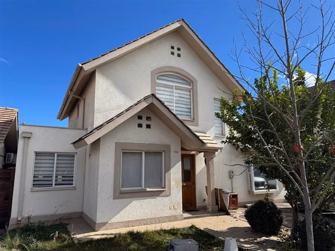 Casa en venta de 4 dorm. en Buín