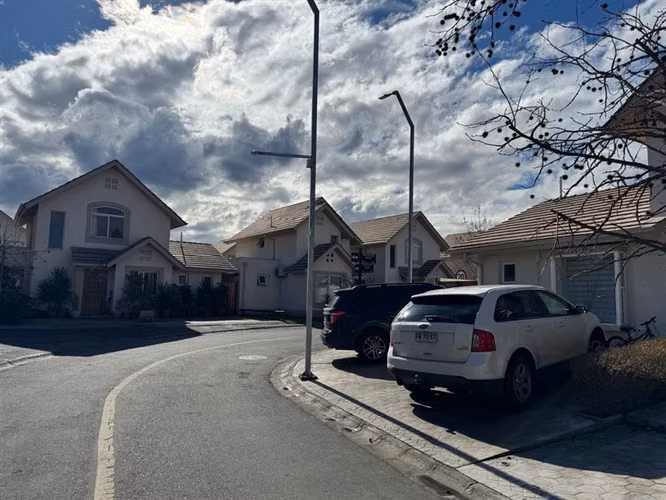 Casa en venta de 4 dorm. en Buín