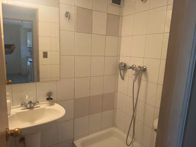 Arriendo 2D/2B Santiago Centro: Seguridad y Conectividad a pasos de La Moneda - Imagen 5