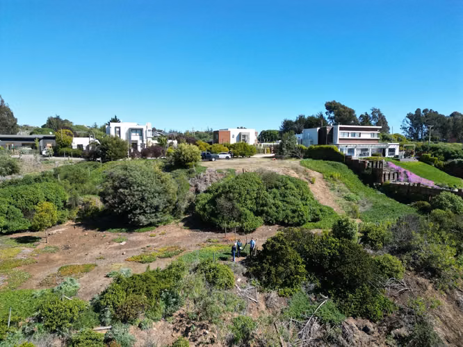 Construye tu Refugio en Mantagua: Terreno de 1.600 m  2   en Entorno Natural Único