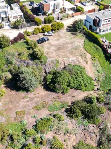 Construye tu Refugio en Mantagua: Terreno de 1.600 m  2   en Entorno Natural Único