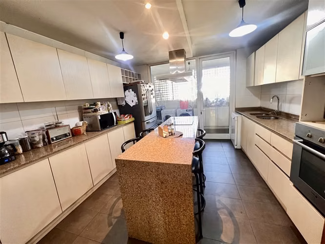 Departamento en venta de 4 dorm. en Vitacura