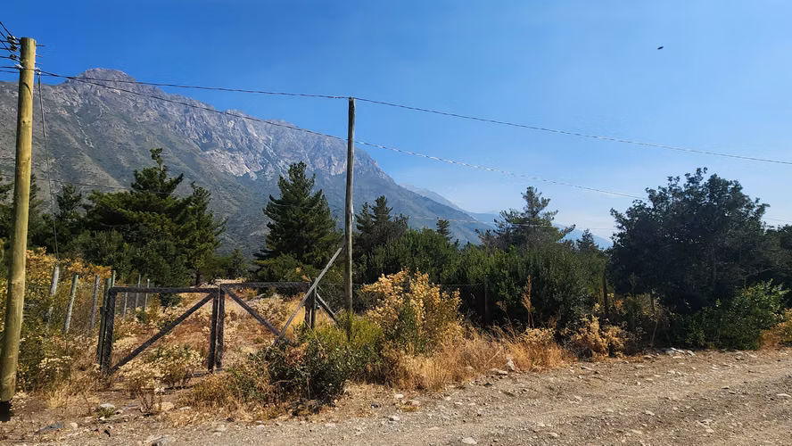Lote Media Hectárea en medio de la Precordillera Maulina!