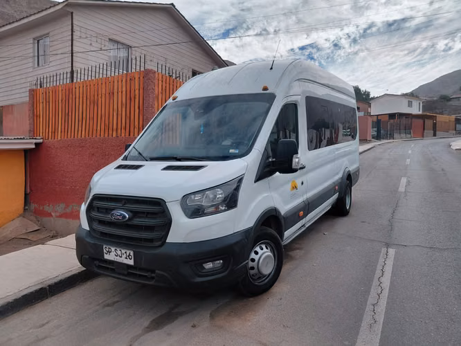 ¡Excelente oportunidad! Ford Transit Bus 17+1 Año 2024 – Solo 91.430 km – Lista para trabajar 