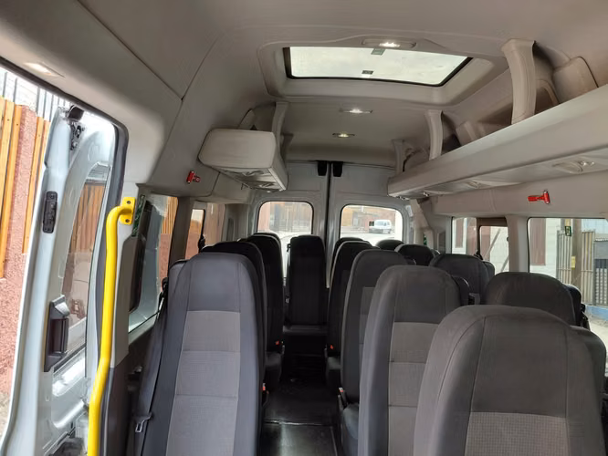 ¡Excelente oportunidad! Ford Transit Bus 17+1 Año 2024 – Solo 91.430 km – Lista para trabajar 
