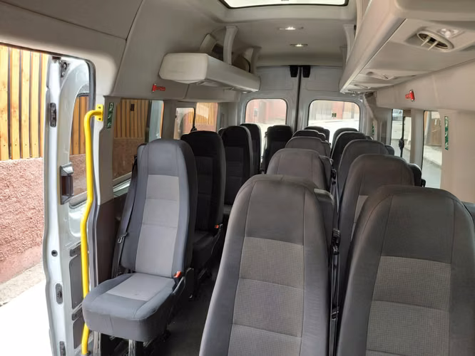 ¡Excelente oportunidad! Ford Transit Bus 17+1 Año 2024 – Solo 91.430 km – Lista para trabajar 