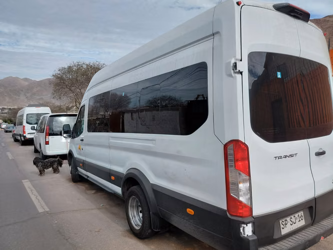 ¡Excelente oportunidad! Ford Transit Bus 17+1 Año 2024 – Solo 91.430 km – Lista para trabajar 