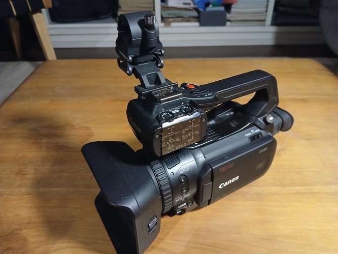 Videocámara Canon XA50 4K profesional + micrófono Deity y accesorios