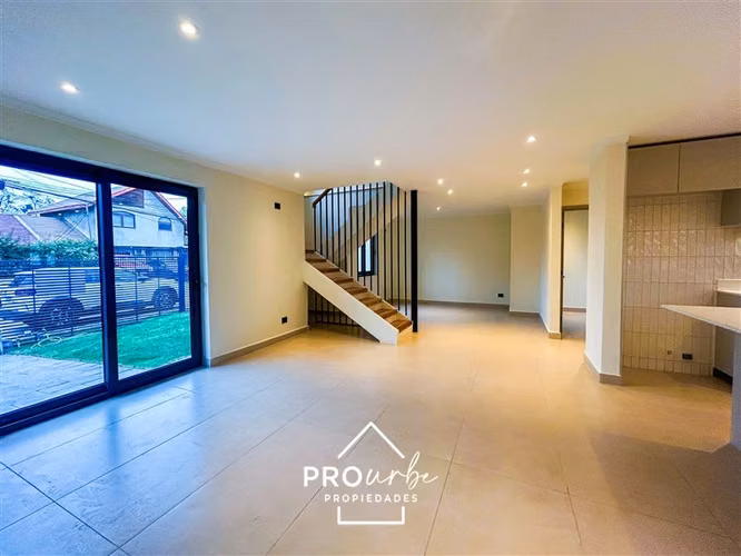 Casa nuva en venta de 3 dorm. en Las Condes