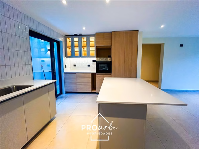Casa nuva en venta de 3 dorm. en Las Condes