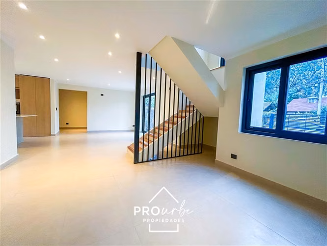 Casa nuva en venta de 3 dorm. en Las Condes