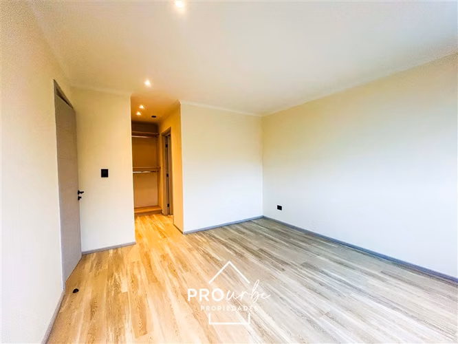 Casa nuva en venta de 3 dorm. en Las Condes