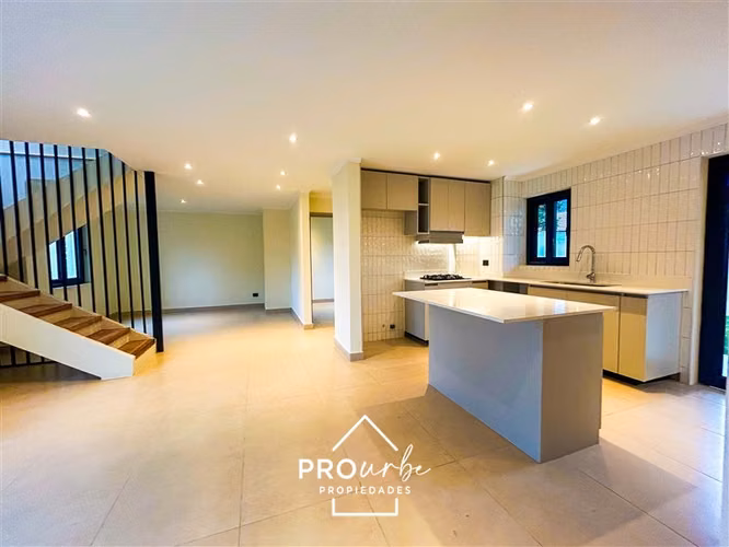 Casa nuva en venta de 3 dorm. en Las Condes