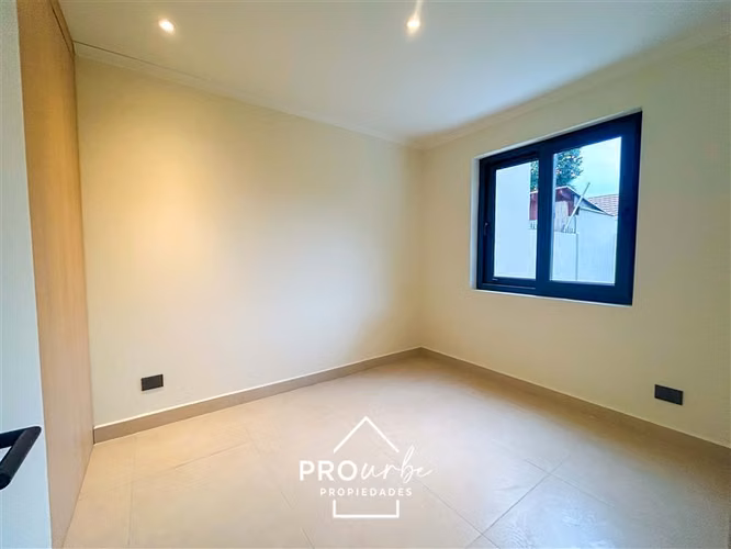 Casa nuva en venta de 3 dorm. en Las Condes