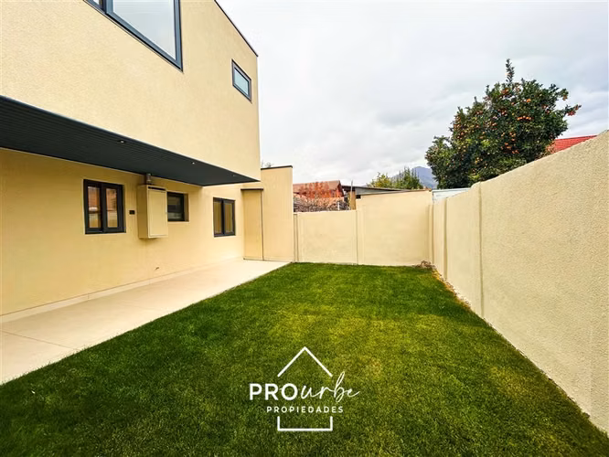 Casa nuva en venta de 3 dorm. en Las Condes