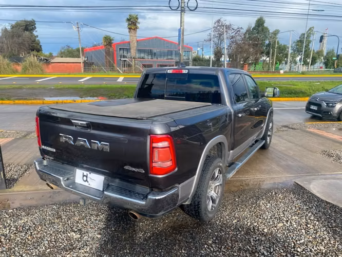RAM 1500 LARAMIE 5.7 2020