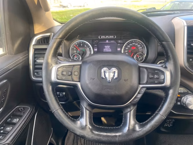 RAM 1500 LARAMIE 5.7 2020
