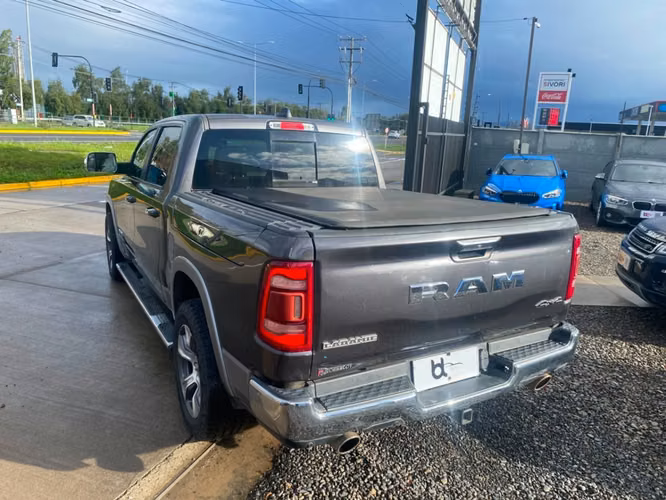 RAM 1500 LARAMIE 5.7 2020