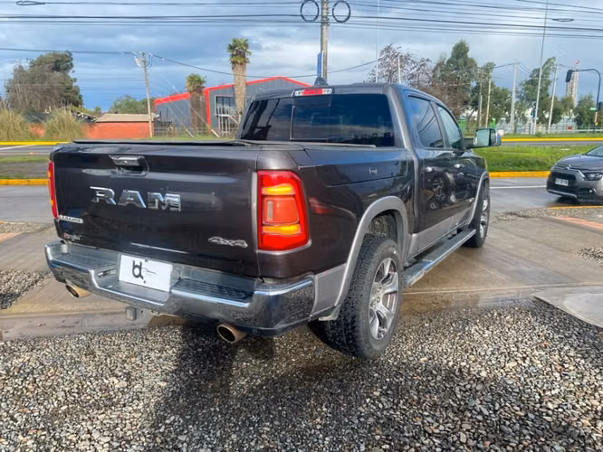 RAM 1500 LARAMIE 5.7 2020