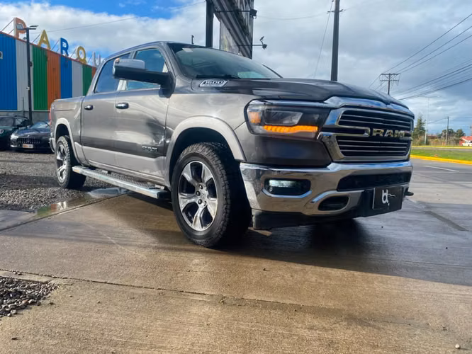 RAM 1500 LARAMIE 5.7 2020