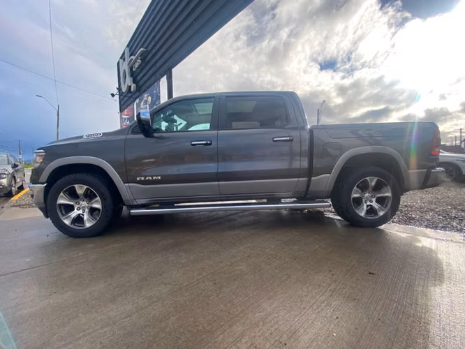 RAM 1500 LARAMIE 5.7 2020