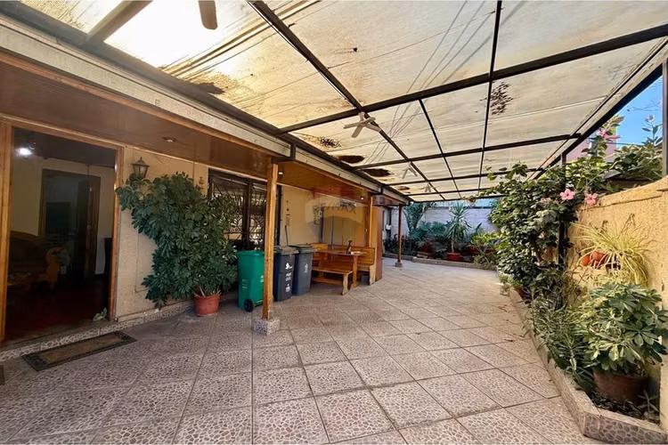 Casa a pasos de av. jose miguel carrera