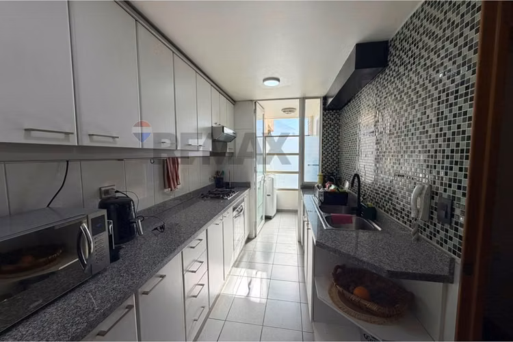 Arriendo depto 4d-3b hermanos cabot. lc