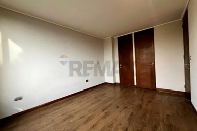 Arriendo depto las condes: 1d1b + estacionamiento