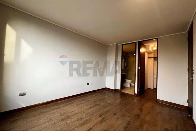 Arriendo depto las condes: 1d1b + estacionamiento