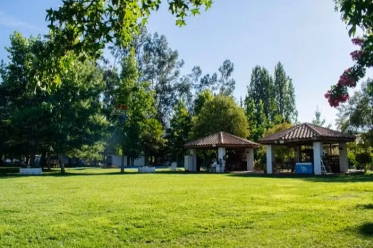 Venta de centro de eventos consolidado, en rengo.