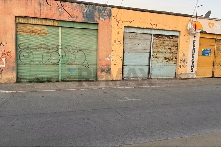 Venta de inmueble comercial, san vicente de t.t.
