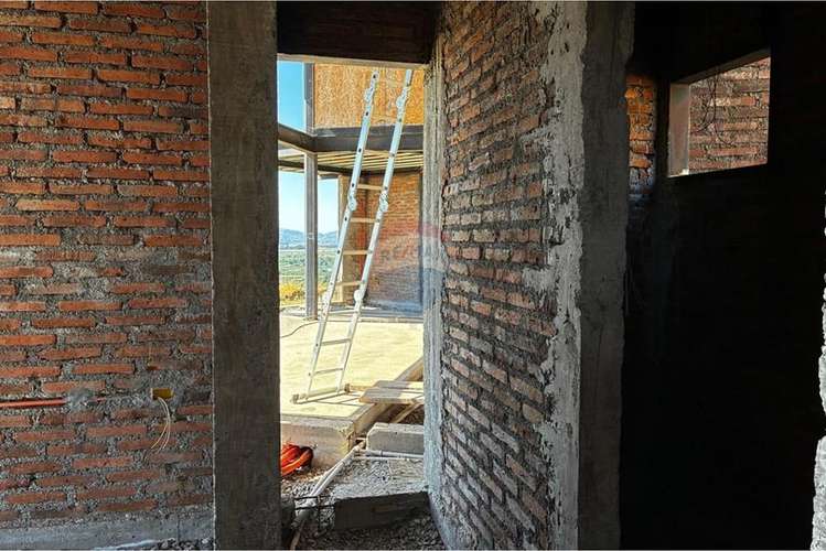 Exclusiva casa moderna en construcción avanzada - Imagen 9