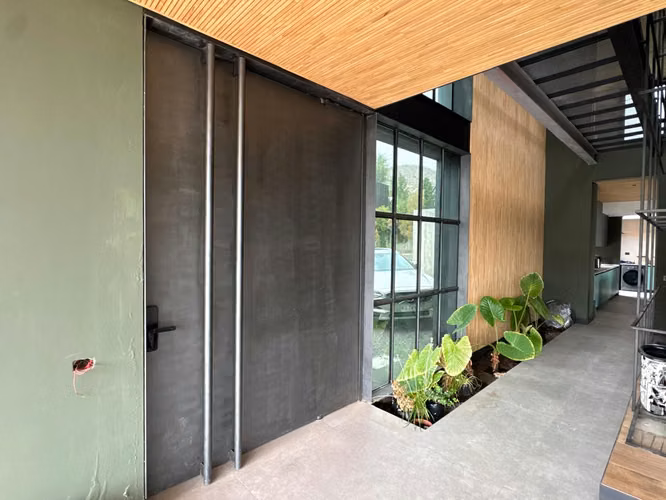 PROYECTO MODERNO DE ALTO ESTÁNDAR, DETALLES POR TERMINAR