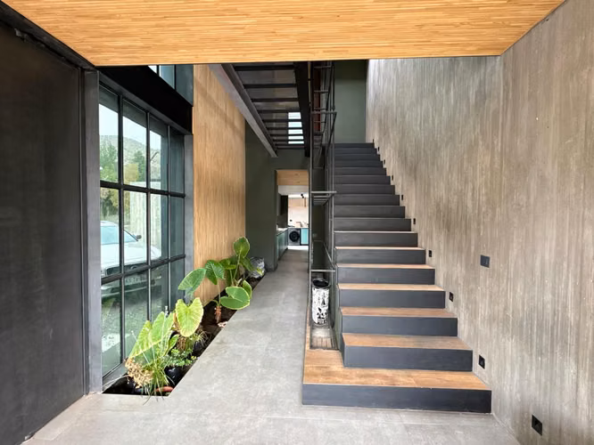 PROYECTO MODERNO DE ALTO ESTÁNDAR, DETALLES POR TERMINAR