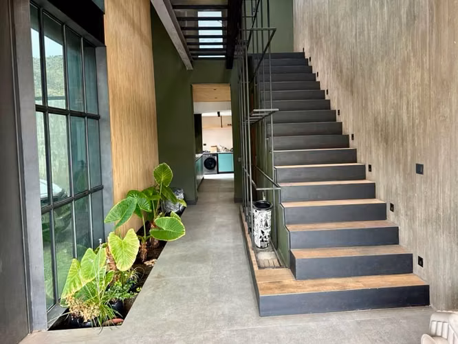 PROYECTO MODERNO DE ALTO ESTÁNDAR, DETALLES POR TERMINAR